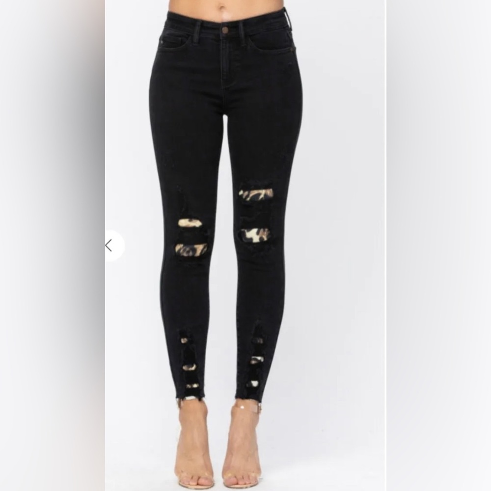 Judy Blue Jeans Skinny Fit Cheetah Print  Black Distressed Size 7/28 Raw Hem